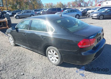 2012 Volkswagen Passat 2.5L Se z USA, uszkodzony, nr VIN 1VWBP7A32CC077832